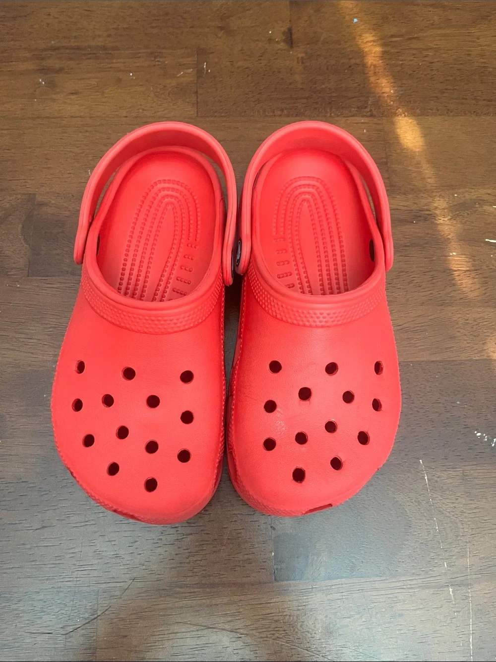 CROCS Kids Classic Clog in Bright Red